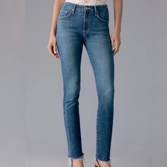 MOTHER Denim - Mother Denim The Looker Ankle Fray Jeans in medium blue Mid Rise Skinny